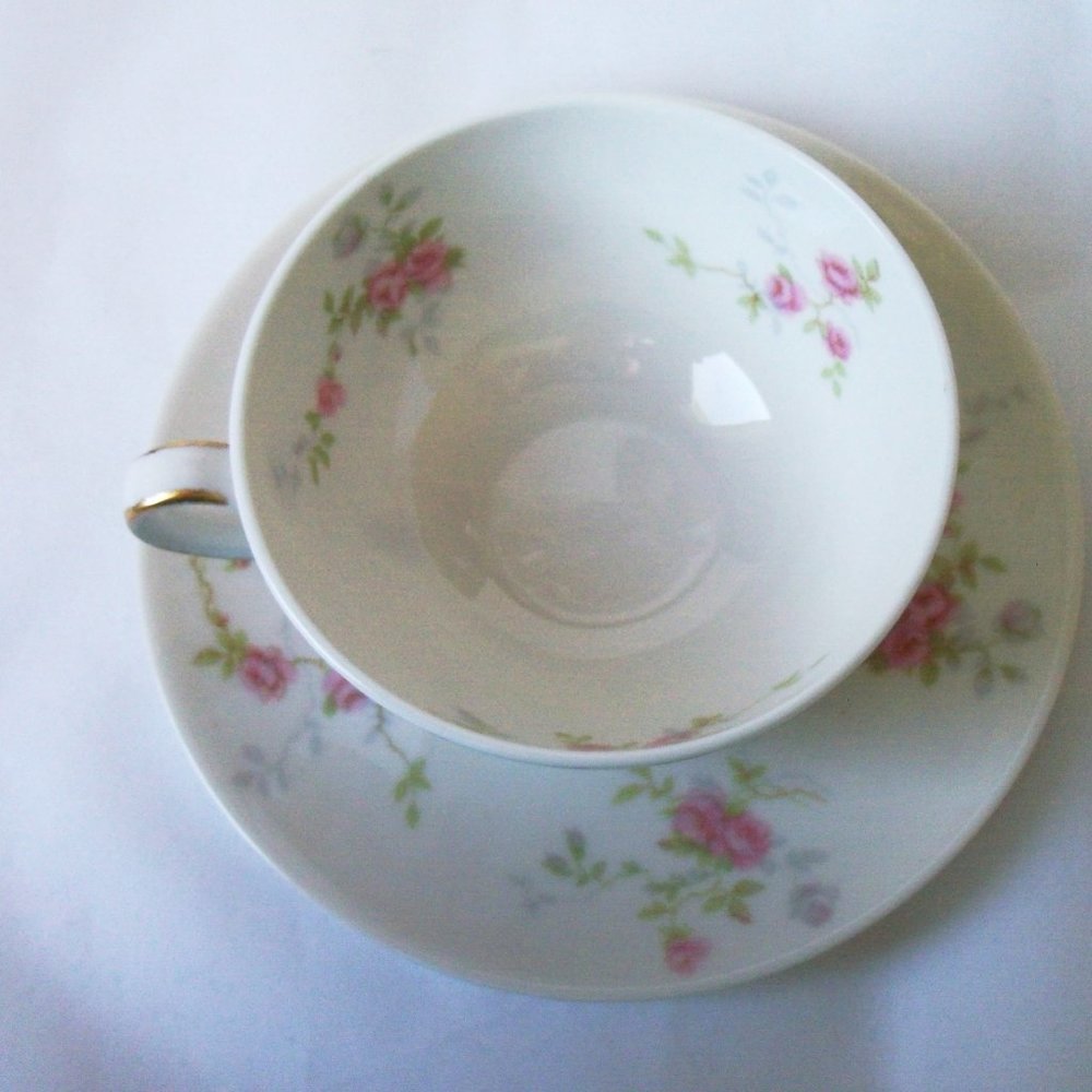 Haviland "Touraine" cup/saucer set (#EV371) - Picture 2 of 8
